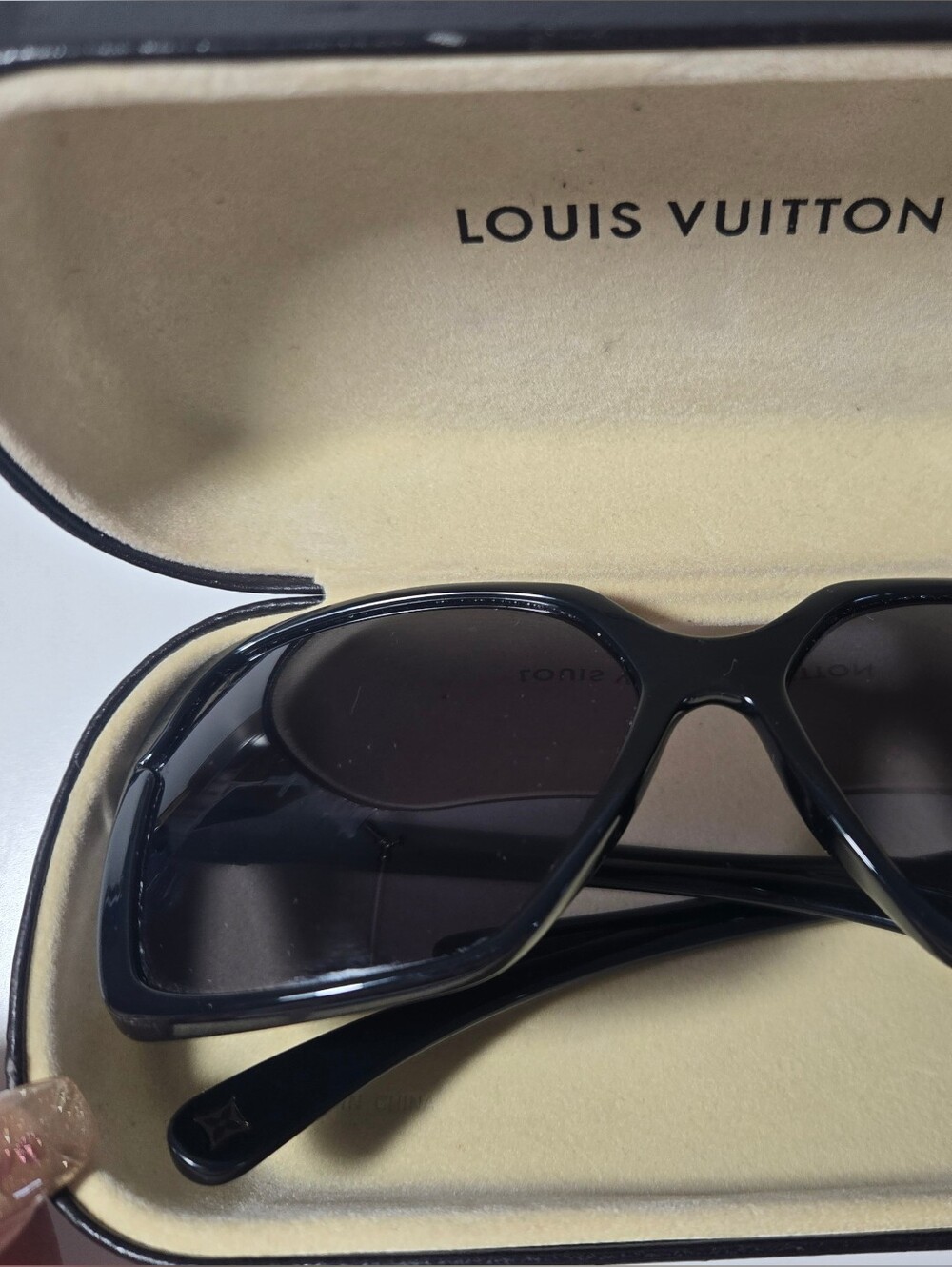 Louis Vuitton Black Women's Sunglasses with Dark Gradient Lenses